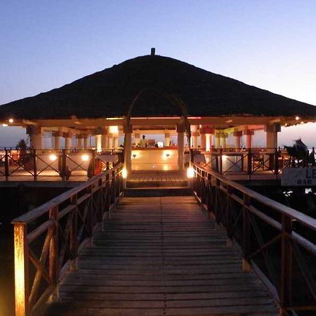 Espadon Hotel Мбур Екстериор снимка