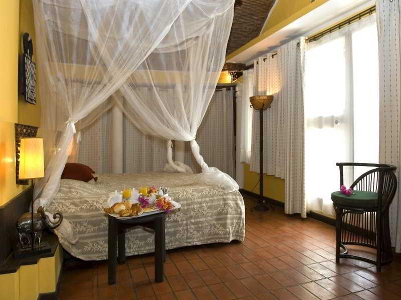 Espadon Hotel Мбур Екстериор снимка